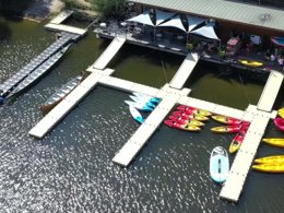 Camping Pas Cher vous présente avec son site Officiel campingpascher.fr, le Camping Flower Le Belvédère classé 4 étoiles, situé sur la commune de Neuveglise dans le département Cantal (Auvergne) en France. Le camping Flower Le Belvédère, vous présente un hébergement de type mobil-home de 35 m² pour 6 personnes et télévision. Le camping Flower Le Belvédère vous propose du jeudi 16 avril au jeudi 23 avril 2026 pour 7 nuits à 322€. Cette location propose 61 dates différentes pour réserver votre séjour. Découvrez également les 16 autres gammes d'hébergements du camping. Les Avis clients pour le Camping Flower Le Belvédère sont de 7 sur 10. LacRivière, Bassin enfant, Piscine couverte, Piscine extérieure, Animations familiales, Club ados, Club enfants, Aire de jeux enfants, Aire de jeux intérieure, Baby-foot, Canoë-kayak, Canyoning, Centre équestre, Court de tennis, Escalade, Golf, Jet-ski, Location de bateaux, Paddle, Ping-pong, Piscine, Planche à voile, Pédalo, Pétanque, Rafting, Randonnée, Salle de fitness, Ski nautique, Terrain multisports, Tir à l’arc, Voile, Bar, Boulangerie, Restaurant, Snack/Bar, Épicerie,... En savoir plus : cliquez-ICI.