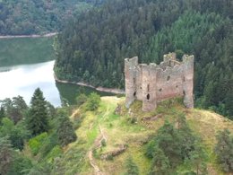 Camping Pas Cher vous présente avec son site Officiel campingpascher.fr, le Camping Flower Le Belvédère classé 4 étoiles, situé sur la commune de Neuveglise dans le département Cantal (Auvergne) en France. Le camping Flower Le Belvédère, vous présente un hébergement de type tente de 37 m² pour 5 personnes. Le camping Flower Le Belvédère vous propose du sam. 29 août au sam. 05 septembre 2026 pour 7 nuits à 301€. Cette location propose 25 dates différentes pour réserver votre séjour. Découvrez également les 16 autres gammes d'hébergements du camping. Les Avis clients pour le Camping Flower Le Belvédère sont de 7 sur 10. LacRivière, Bassin enfant, Piscine couverte, Piscine extérieure, Animations familiales, Club ados, Club enfants, Aire de jeux enfants, Aire de jeux intérieure, Baby-foot, Canoë-kayak, Canyoning, Centre équestre, Court de tennis, Escalade, Golf, Jet-ski, Location de bateaux, Paddle, Ping-pong, Piscine, Planche à voile, Pédalo, Pétanque, Rafting, Randonnée, Salle de fitness, Ski nautique, Terrain multisports, Tir à l’arc, Voile, Bar, Boulangerie, Restaurant, Snack/Bar, Épicerie,... En savoir plus : cliquez-ICI.