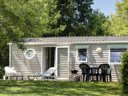 Camping Pas Cher vous présente avec son site Officiel campingpascher.fr, le Camping Romanée - Les Grottes De Roffy classé 4 étoiles, situé sur la commune de Sarlat La Caneda dans le département Dordogne (Aquitaine) en France. Le camping Romanée - Les Grottes De Roffy, vous présente un hébergement de type mobil-home de 25 m². Le camping Romanée - Les Grottes De Roffy vous proposeun séjour PAS CHER avec une REMISEdu vendredi 15 mai au vendredi 22 mai 2026, en promotion à -35% pour 7 nuits à 339 € au lieu de 521,54 € soit une Économie de 182,54 €. Cette location propose 64 dates différentes pour réserver votre séjour. Découvrez également les 3 autres gammes d'hébergements du camping. Les Avis clients pour le Camping Romanée - Les Grottes De Roffy sont de 7 sur 10. RivièreÉtang, Piscine chauffée, Piscine extérieure, Animations familiales, Club ados, Club enfants, Aire de jeux enfants, Canoë-kayak, Centre équestre, Court de tennis, Golf, Ping-pong, Piscine, Pétanque, Randonnée, Terrain de basketball, Terrain de beach-volley, Terrain de football, Terrain multisports, Tir à l’arc, Bar, Bureau de tabac, Dépôt de pain, Plats à emporter, Restaurant, Snack/Bar, Supermarché, Épicerie,... En savoir plus : cliquez-ICI.