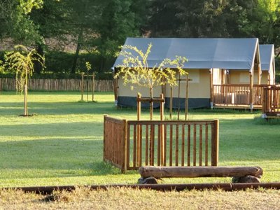 Cliquez pour découvrir toutes les photos de l'HÉBERGEMENT ! tente en toile et bois - Le Pont De Mazerat photo 9