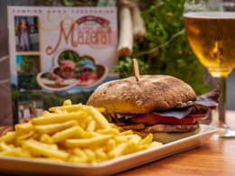 Camping Pas Cher vous présente avec son site Officiel campingpascher.fr, le Camping Le Pont De Mazerat classé 4 étoiles, situé sur la commune de Tamnies dans le département Dordogne (Aquitaine) en France. Le camping Le Pont De Mazerat, vous présente un hébergement de type mobil-home de 26 m² pour 4 personnes avec climatisation. Le camping Le Pont De Mazerat vous proposeun séjour PAS CHER avec une REMISEdu sam. 19 septembre au sam. 26 septembre 2026, en promotion à -30% pour 7 nuits à 219 € au lieu de 315,0 € soit une Économie de 96 €. Cette location propose 21 dates différentes pour réserver votre séjour. Découvrez également les 2 autres gammes d'hébergements du camping. Les Avis clients pour le Camping Le Pont De Mazerat sont excellents avec une note moyenne de 9 sur 10. Étang, Piscine chauffée, Piscine extérieure, Animations familiales, Club enfants, Aire de jeux enfants, Ping-pong, Terrain de badminton, Terrain de football, Terrain de volley-ball, Trampoline, Bar, Restaurant, Snack/Bar, Épicerie,... En savoir plus : cliquez-ICI.