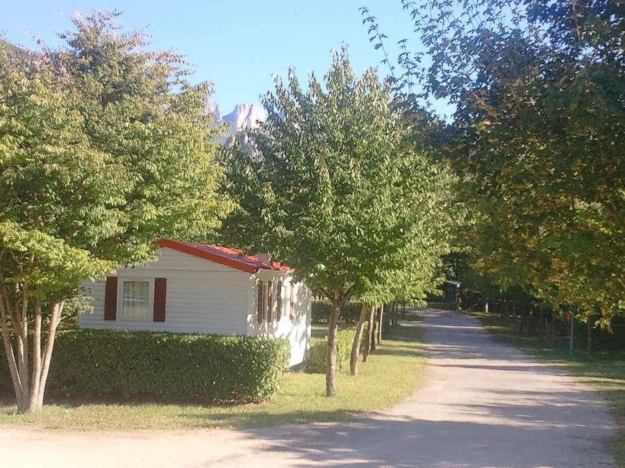 Camping Pas Cher vous présente avec son site Officiel campingpascher.fr, le Établissement La Combe D'Oyans, situé sur la commune de Rochefort Samson dans le département Drome (Rhône Alpes) en France. L'établissement La Combe D'Oyans vous propose un hébergement de type mobilhome de 20 m². L'établissement vous propose 4 autres types d'hébergements. Découvrez tous nos séjours à petits prix dans la commune et aux alentours de Rochefort Samson du département : Drome (Rhône Alpes).... En savoir plus : cliquez-ICI.