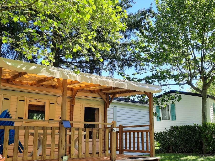 Camping Pas Cher vous présente avec son site Officiel campingpascher.fr, le Camping Douce Ardèche classé 3 étoiles, situé sur la commune de Desaignes dans le département Ardèche (Rhône Alpes) en France. Le camping Douce Ardèche, vous présente un hébergement de type mobil-home de 30 m² pour 4 personnes. Le camping Douce Ardèche vous propose du vendredi 18 septembre au vendredi 25 septembre 2026 pour 7 nuits à 379.5€. Cette location propose 57 dates différentes pour réserver votre séjour. Découvrez également les 3 autres gammes d'hébergements du camping. Rivière, Cyclisme, Pétanque, Randonnée, Bar, Dépôt de pain, Restaurant,... En savoir plus : cliquez-ICI.