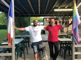 Camping Pas Cher vous présente avec son site Officiel campingpascher.fr, le Camping Le Pontillou classé 2 étoiles, situé sur la commune de Villamblard dans le département Dordogne (Aquitaine) en France. Le camping Le Pontillou, vous présente un hébergement de type mobil-home de 64 m² et télévision. Le camping Le Pontillou vous propose du sam. 04 avril au sam. 11 avril 2026 pour 7 nuits à 652.3€. Cette location propose 198 dates différentes pour réserver votre séjour. Découvrez également les 10 autres gammes d'hébergements du camping. Les Avis clients pour le Camping Le Pontillou sont excellents avec une note moyenne de 9 sur 10. Piscine extérieure, Aire de jeux enfants, Baby-foot, Ping-pong, Pétanque, Terrain de badminton, Terrain de volley-ball, Bar, Café, Dépôt de pain, Snack/Bar, Épicerie,... En savoir plus : cliquez-ICI.