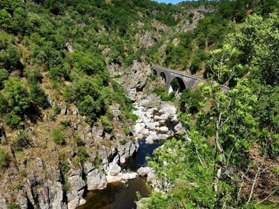 Cliquez pour découvrir toutes les photos de l'ÉTABLISSEMENT ! camping Les Berges Du Doux photo 12