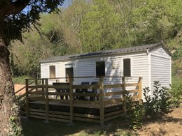 Camping Pas Cher vous présente avec son site Officiel campingpascher.fr, le Camping Le Marchand, situé sur la commune de Colombier Le Vieux dans le département Ardèche (Rhône Alpes) en France. Le camping Le Marchand vous propose un hébergement de type mobil-home. L'établissement vous propose 3 autres types d'hébergements. Découvrez tous nos séjours à petits prix dans la commune et aux alentours de Colombier Le Vieux du département : Ardèche (Rhône Alpes). Les Avis clients pour le Camping Le Marchand sont excellents avec une note moyenne de 9 sur 10. Rivière, Cyclisme, Pétanque, Randonnée, Dépôt de pain,... En savoir plus : cliquez-ICI.