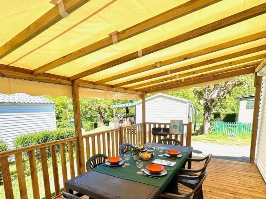 Camping Pas Cher vous présente avec son site Officiel campingpascher.fr, le Camping Paradis - Village De Vacances La Gineste classé 4 étoiles, situé sur la commune de Arnac dans le département Cantal (Auvergne) en France. Le camping Paradis - Village De Vacances La Gineste, vous présente un hébergement de type mobil-home de 28 m² pour 3 personnes avec climatisation et télévision. Le camping Paradis - Village De Vacances La Gineste vous propose du sam. 01 août au sam. 08 août 2026, en promotion à -20% pour 7 nuits à 999 € au lieu de 1258,0 € soit une Économie de 259 €. Cette location propose 75 dates différentes pour réserver votre séjour. Découvrez également les 13 autres gammes d'hébergements du camping. Les Avis clients pour le Camping Paradis - Village De Vacances La Gineste sont excellents avec une note moyenne de 8 sur 10. LacRivière, Parc aquatique, Piscine chauffée, Piscine extérieure, Animation ados, Animations familiales, Club enfants, Aire de jeux enfants, Canoë-kayak, Canyoning, Centre équestre, Golf, Location de bateaux, Paddle, Ping-pong, Pétanque, Randonnée, Terrain de volley-ball, Terrain multisports, Voile, Bar, Dépôt de pain, Station-service, Supermarché, Épicerie,... En savoir plus : cliquez-ICI.