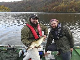 Camping Pas Cher vous présente avec son site Officiel campingpascher.fr, le Camping Paradis - Village De Vacances La Gineste classé 4 étoiles, situé sur la commune de Arnac dans le département Cantal (Auvergne) en France. Le camping Paradis - Village De Vacances La Gineste vous propose un hébergement de type chalet de 35 m² pour 5 personnes (télévision). L'établissement vous propose 5 autres types d'hébergements. Découvrez tous nos séjours à petits prix dans la commune et aux alentours de Arnac du département : Cantal (Auvergne). Les Avis clients pour le Camping Paradis - Village De Vacances La Gineste sont excellents avec une note moyenne de 8 sur 10. LacRivière, Parc aquatique, Piscine chauffée, Piscine extérieure, Animation ados, Animations familiales, Club enfants, Aire de jeux enfants, Canoë-kayak, Canyoning, Centre équestre, Golf, Location de bateaux, Paddle, Ping-pong, Pétanque, Randonnée, Terrain de volley-ball, Terrain multisports, Voile, Bar, Dépôt de pain, Station-service, Supermarché, Épicerie,... En savoir plus : cliquez-ICI.