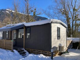 Camping Pas Cher vous présente avec son site Officiel campingpascher.fr, le Camping RCN Belledonne classé 4 étoiles, situé sur la commune de Le Bourg D'oisans dans le département Isère (Rhône Alpes) en France. Le camping RCN Belledonne, vous présente un hébergement de type chalet de 29 m² avec climatisation. Le camping RCN Belledonne vous propose du dimanche 04 janvier au dimanche 11 janvier 2026, en promotion à -13% pour 7 nuits à 808,50 € au lieu de 934,0 € soit une Économie de 125,50 €. Cette location propose 51 dates différentes pour réserver votre séjour. Découvrez également les 25 autres gammes d'hébergements du camping. Les Avis clients pour le Camping RCN Belledonne sont excellents avec une note moyenne de 8 sur 10. Bassin enfant, Piscine extérieure, Animation enfants, Animations familiales, Aire de jeux enfants, Centre équestre, Golf, Ping-pong, Pétanque, Terrain de basketball, Terrain de volley-ball, Bar, Snack/Bar, Épicerie,... En savoir plus : cliquez-ICI.