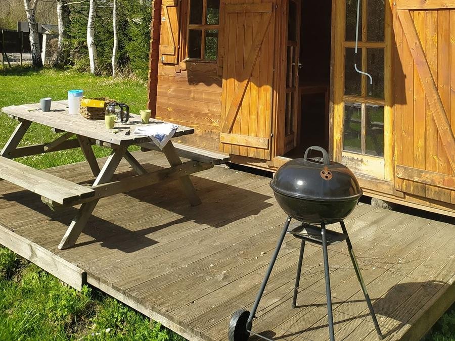 Camping Pas Cher vous présente avec son site Officiel campingpascher.fr, le Camping Les Bouleaux classé 2 étoiles, situé sur la commune de Allemond dans le département Isère (Rhône Alpes) en France. Le camping Les Bouleaux vous propose un hébergement de type chalet de 40 m² pour 6 personnes (télévision). L'établissement vous propose 3 autres types d'hébergements. Découvrez tous nos séjours à petits prix dans la commune et aux alentours de Allemond du département : Isère (Rhône Alpes). Les Avis clients pour le Camping Les Bouleaux sont excellents avec une note moyenne de 9 sur 10. Piscine chauffée, Piscine couverte, Canoë-kayak, Cyclisme, Escalade, Pédalo, Randonnée, Voile, Restaurant, Station-service, Supermarché, Épicerie,... En savoir plus : cliquez-ICI.