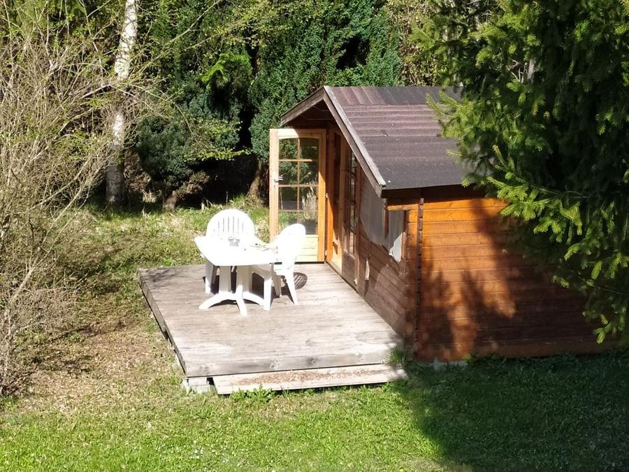 Camping Pas Cher vous présente avec son site Officiel campingpascher.fr, le Camping Les Bouleaux classé 2 étoiles, situé sur la commune de Allemond dans le département Isère (Rhône Alpes) en France. Le camping Les Bouleaux, vous présente un hébergement de type chalet de 15 m² pour 2 personnes. Le camping Les Bouleaux vous propose du jeudi 18 juin au jeudi 25 juin 2026 pour 7 nuits à 315€. Cette location propose 28 dates différentes pour réserver votre séjour. Découvrez également les 3 autres gammes d'hébergements du camping. Les Avis clients pour le Camping Les Bouleaux sont excellents avec une note moyenne de 9 sur 10. Piscine chauffée, Piscine couverte, Canoë-kayak, Cyclisme, Escalade, Pédalo, Randonnée, Voile, Restaurant, Station-service, Supermarché, Épicerie,... En savoir plus : cliquez-ICI.
