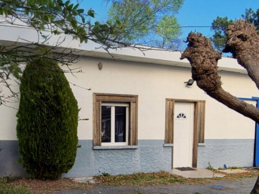 Camping Pas Cher vous présente avec son site Officiel campingpascher.fr, le Camping L'Orée Du Bois classé 4 étoiles, situé sur la commune de Hourtin dans le département Gironde (Aquitaine) en France. Le camping L'Orée Du Bois vous propose un hébergement de type maison pour 6 personnes (télévision). L'établissement vous propose 55 autres types d'hébergements. Découvrez tous nos séjours à petits prix dans la commune et aux alentours de Hourtin du département : Gironde (Aquitaine). Les Avis clients pour le Camping L'Orée Du Bois sont excellents avec une note moyenne de 8 sur 10. Piscine chauffée, Piscine couverte, Animation ados, Animations familiales, Club enfants, Aire de jeux enfants, Baby-foot, Canoë-kayak, Centre équestre, Golf, Location de bateaux, Paddle, Ping-pong, Piscine, Pétanque, Ski nautique, Structure gonflable enfants, Terrain multisports, Trampoline, Bar, Plats à emporter, Snack/Bar, Supermarché,... En savoir plus : cliquez-ICI.