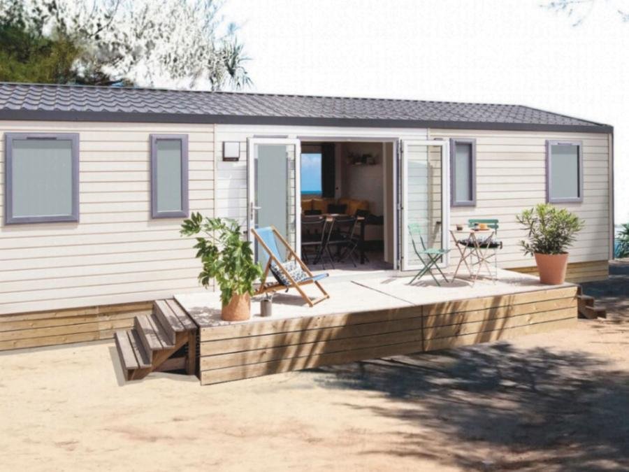Camping Pas Cher vous présente avec son site Officiel campingpascher.fr, le Camping L'Orée Du Bois classé 4 étoiles, situé sur la commune de Hourtin dans le département Gironde (Aquitaine) en France. Le camping L'Orée Du Bois vous propose un hébergement de type mobil-home de 40 m² pour 8 personnes avec climatisation. L'établissement vous propose 55 autres types d'hébergements. Découvrez tous nos séjours à petits prix dans la commune et aux alentours de Hourtin du département : Gironde (Aquitaine). Les Avis clients pour le Camping L'Orée Du Bois sont excellents avec une note moyenne de 8 sur 10. Piscine chauffée, Piscine couverte, Animation ados, Animations familiales, Club enfants, Aire de jeux enfants, Baby-foot, Canoë-kayak, Centre équestre, Golf, Location de bateaux, Paddle, Ping-pong, Piscine, Pétanque, Ski nautique, Structure gonflable enfants, Terrain multisports, Trampoline, Bar, Plats à emporter, Snack/Bar, Supermarché,... En savoir plus : cliquez-ICI.