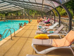 Camping Pas Cher vous présente avec son site Officiel campingpascher.fr, le Camping L'Orée Du Bois classé 4 étoiles, situé sur la commune de Hourtin dans le département Gironde (Aquitaine) en France. Le camping L'Orée Du Bois, vous présente un hébergement de type lodge de 23 m² pour 4 personnes. Le camping L'Orée Du Bois vous propose du sam. 13 juin au sam. 20 juin 2026, en promotion à -9% pour 7 nuits à 221,40 € au lieu de 246,0 € soit une Économie de 24,60 €. Cette location propose 15 dates différentes pour réserver votre séjour. Découvrez également les 55 autres gammes d'hébergements du camping. Les Avis clients pour le Camping L'Orée Du Bois sont excellents avec une note moyenne de 8 sur 10. Piscine chauffée, Piscine couverte, Animation ados, Animations familiales, Club enfants, Aire de jeux enfants, Baby-foot, Canoë-kayak, Centre équestre, Golf, Location de bateaux, Paddle, Ping-pong, Piscine, Pétanque, Ski nautique, Structure gonflable enfants, Terrain multisports, Trampoline, Bar, Plats à emporter, Snack/Bar, Supermarché,... En savoir plus : cliquez-ICI.
