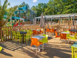 Camping Pas Cher vous présente avec son site Officiel campingpascher.fr, le Camping L'Orée Du Bois classé 4 étoiles, situé sur la commune de Hourtin dans le département Gironde (Aquitaine) en France. Le camping L'Orée Du Bois, vous présente un hébergement de type mobil-home de 23 m² pour 1 personne et télévision. Le camping L'Orée Du Bois vous proposeun séjour PAS CHER avec une REMISEdu sam. 25 avril au sam. 02 mai 2026, en promotion à -42% pour 7 nuits à 219 € au lieu de 384,0 € soit une Économie de 165 €. Cette location propose 23 dates différentes pour réserver votre séjour. Découvrez également les 8 autres gammes d'hébergements du camping. Les Avis clients pour le Camping L'Orée Du Bois sont excellents avec une note moyenne de 8 sur 10. Piscine chauffée, Piscine couverte, Animation ados, Animations familiales, Club enfants, Aire de jeux enfants, Baby-foot, Canoë-kayak, Centre équestre, Golf, Location de bateaux, Paddle, Ping-pong, Piscine, Pétanque, Ski nautique, Structure gonflable enfants, Terrain multisports, Trampoline, Bar, Plats à emporter, Snack/Bar, Supermarché,... En savoir plus : cliquez-ICI.