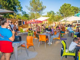 Camping Pas Cher vous présente avec son site Officiel campingpascher.fr, le Camping L'Orée Du Bois classé 4 étoiles, situé sur la commune de Hourtin dans le département Gironde (Aquitaine) en France. Le camping L'Orée Du Bois, vous présente un hébergement de type mobil-home de 30 m² pour 1 personne avec climatisation et télévision. Le camping L'Orée Du Bois vous propose du sam. 16 mai au sam. 23 mai 2026 pour 7 nuits à 229€. Cette location propose 23 dates différentes pour réserver votre séjour. Découvrez également les 8 autres gammes d'hébergements du camping. Les Avis clients pour le Camping L'Orée Du Bois sont excellents avec une note moyenne de 8 sur 10. Piscine chauffée, Piscine couverte, Animation ados, Animations familiales, Club enfants, Aire de jeux enfants, Baby-foot, Canoë-kayak, Centre équestre, Golf, Location de bateaux, Paddle, Ping-pong, Piscine, Pétanque, Ski nautique, Structure gonflable enfants, Terrain multisports, Trampoline, Bar, Plats à emporter, Snack/Bar, Supermarché,... En savoir plus : cliquez-ICI.