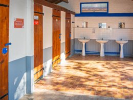 Camping Pas Cher vous présente avec son site Officiel campingpascher.fr, le Camping L'Oree Du Bois classé 4 étoiles, situé sur la commune de Hourtin dans le département Gironde (Aquitaine) en France. Le camping L'Oree Du Bois vous propose un hébergement de type bungalow toilé de 20 m² pour 4 personnes. L'établissement vous propose 31 autres types d'hébergements. Découvrez tous nos séjours à petits prix dans la commune et aux alentours de Hourtin du département : Gironde (Aquitaine). Les Avis clients pour le Camping L'Oree Du Bois sont excellents avec une note moyenne de 8 sur 10. Piscine chauffée, Piscine couverte, Animation ados, Animations familiales, Club enfants, Aire de jeux enfants, Baby-foot, Canoë-kayak, Centre équestre, Golf, Location de bateaux, Paddle, Ping-pong, Piscine, Pétanque, Ski nautique, Structure gonflable enfants, Terrain multisports, Trampoline, Bar, Plats à emporter, Snack/Bar, Supermarché,... En savoir plus : cliquez-ICI.