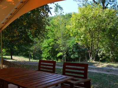 Cliquez pour découvrir toutes les photos de l'HÉBERGEMENT ! tente en toile et bois - Ushuaia Villages L’Oasis photo 7