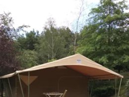 Camping Pas Cher vous présente avec son site Officiel campingpascher.fr, le Camping Ushuaia Villages L’Oasis classé 5 étoiles, situé sur la commune de Eclassan dans le département Ardèche (Rhône Alpes) en France. Le camping Ushuaia Villages L’Oasis, vous présente un hébergement de type hébergement insolite de 25 m² pour 1 personne. Le camping Ushuaia Villages L’Oasis vous proposeun séjour PAS CHER avec une REMISEdu sam. 27 juin au sam. 04 juillet 2026, en promotion à -34% pour 7 nuits à 180,50 € au lieu de 275,0 € soit une Économie de 94,50 €. Cette location propose 85 dates différentes pour réserver votre séjour. Découvrez également les 13 autres gammes d'hébergements du camping. Les Avis clients pour le Camping Ushuaia Villages L’Oasis sont excellents avec une note moyenne de 8 sur 10. Rivière, Piscine chauffée, Piscine extérieure, Animations familiales, Club enfants, Aire de jeux enfants, Baby-foot, Court de tennis, Parcours sportif, Ping-pong, Pétanque, Randonnée, Terrain de volley-ball, Terrain multisports, Trampoline, Boulangerie, Dépôt de pain, Pizzeria, Snack/Bar, Épicerie,... En savoir plus : cliquez-ICI.