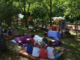 Camping Pas Cher vous présente avec son site Officiel campingpascher.fr, le Camping Ushuaia Villages L’Oasis classé 5 étoiles, situé sur la commune de Eclassan dans le département Ardèche (Rhône Alpes) en France. Le camping Ushuaia Villages L’Oasis, vous présente un hébergement de type chalet de 24 m² pour 1 personne. Le camping Ushuaia Villages L’Oasis vous proposeun séjour PAS CHER avec une REMISEdu sam. 27 juin au sam. 04 juillet 2026, en promotion à -34% pour 7 nuits à 228 € au lieu de 347,0 € soit une Économie de 119 €. Cette location propose 68 dates différentes pour réserver votre séjour. Découvrez également les 13 autres gammes d'hébergements du camping. Les Avis clients pour le Camping Ushuaia Villages L’Oasis sont excellents avec une note moyenne de 8 sur 10. Rivière, Piscine chauffée, Piscine extérieure, Animations familiales, Club enfants, Aire de jeux enfants, Baby-foot, Court de tennis, Parcours sportif, Ping-pong, Pétanque, Randonnée, Terrain de volley-ball, Terrain multisports, Trampoline, Boulangerie, Dépôt de pain, Pizzeria, Snack/Bar, Épicerie,... En savoir plus : cliquez-ICI.