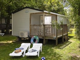 Camping Pas Cher vous présente avec son site Officiel campingpascher.fr, le Camping La Dordogne Verte classé 3 étoiles, situé sur la commune de Saint Aulaye dans le département Dordogne (Aquitaine) en France. Le camping La Dordogne Verte, vous présente un hébergement de type mini-maison de 20 m². Le camping La Dordogne Verte vous propose du mardi 26 mai au mardi 02 juin 2026 pour 7 nuits à 224€. Cette location propose 109 dates différentes pour réserver votre séjour. Découvrez également les 14 autres gammes d'hébergements du camping. Les Avis clients pour le Camping La Dordogne Verte sont de 7 sur 10. Piscine chauffée, Piscine extérieure, Canoë-kayak, Ping-pong, Pétanque, Structure gonflable enfants, Terrain de football, Terrain de volley-ball, Trampoline, Bar, Dépôt de pain, Épicerie,... En savoir plus : cliquez-ICI.
