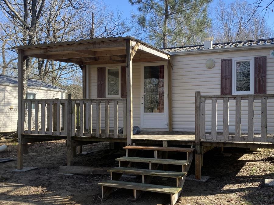 Camping Pas Cher vous présente avec son site Officiel campingpascher.fr, le Camping La Motte classé 3 étoiles, situé sur la commune de Le Fouilloux dans le département Charente-maritime (Poitou Charentes) en France. Le camping La Motte, vous présente un hébergement de type mobil-home pour 2 personnes. Le camping La Motte vous propose du sam. 12 septembre au sam. 19 septembre 2026 pour 7 nuits à 210€. Cette location propose 134 dates différentes pour réserver votre séjour. Découvrez également les 5 autres gammes d'hébergements du camping. Les Avis clients pour le Camping La Motte sont excellents avec une note moyenne de 8 sur 10. Animation enfants, Animations familiales, Aire de jeux enfants, Canoë-kayak, Centre équestre, Cyclisme, Pétanque, Randonnée, Bureau de tabac, Food truck, Pizzeria, Restaurant, Station-service, Supermarché,... En savoir plus : cliquez-ICI.