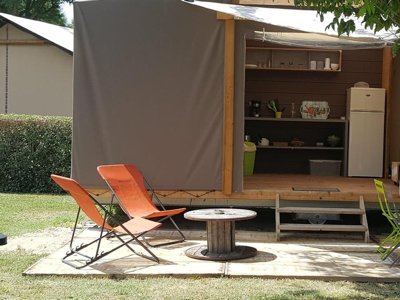 Cliquez pour découvrir toutes les photos de l'HÉBERGEMENT ! bungalow toilé - Le Château photo 2