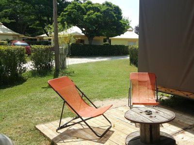 Cliquez pour découvrir toutes les photos de l'HÉBERGEMENT ! bungalow toilé - Le Château photo 8