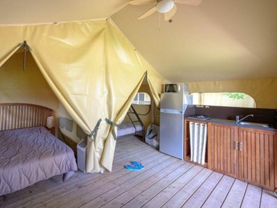 Cliquez pour découvrir toutes les photos de l'HÉBERGEMENT ! tente en toile et bois - Le Château photo 7