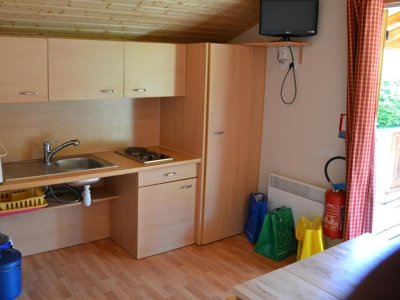 Cliquez pour découvrir toutes les photos de l'HÉBERGEMENT ! chalet - Le Château photo 2
