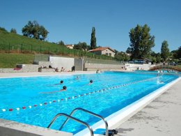Camping Pas Cher vous présente avec son site Officiel campingpascher.fr, le Camping La Fressange classé 2 étoiles, situé sur la commune de Saint Didier En Velay dans le département Haute-loire (Auvergne) en France. Le camping La Fressange vous propose un hébergement de type mobil-home de 35 m². Cet hébergement propose plus de 58 dates différentes pour réserver ! Pour dévouvrir la période la moins chère, consultez la rubrique 'Tarifs' et sélectionnez votre mois de départ. L'établissement vous propose 3 autres types d'hébergements. Découvrez tous nos séjours à petits prix dans la commune et aux alentours de Saint Didier En Velay du département : Haute-loire (Auvergne). Les Avis clients pour le Camping La Fressange sont excellents avec une note moyenne de 9 sur 10. Piscine chauffée, Piscine extérieure, Animation ados, Animations familiales, Aire de jeux enfants, Court de tennis, Ping-pong, Pétanque, Randonnée, Tir à l’arc, Dépôt de pain,... En savoir plus : cliquez-ICI.