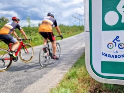 Cliquez pour découvrir toutes les photos de l'ÉTABLISSEMENT ! camping Domaine De Lallé photo 22