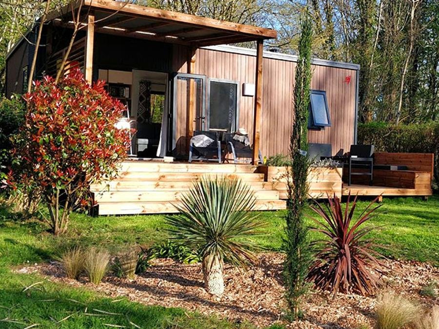 Camping Pas Cher vous présente avec son site Officiel campingpascher.fr, le Camping Brantôme Peyrelevade classé 4 étoiles, situé sur la commune de Brantome dans le département Dordogne (Aquitaine) en France. Le camping Brantôme Peyrelevade, vous présente un hébergement de type mobil-home pour 4 personnes et télévision. Le camping Brantôme Peyrelevade vous propose du sam. 13 juin au sam. 20 juin 2026 pour 7 nuits à 315€. Cette location propose 44 dates différentes pour réserver votre séjour. Découvrez également les 23 autres gammes d'hébergements du camping. Les Avis clients pour le Camping Brantôme Peyrelevade sont excellents avec une note moyenne de 8 sur 10. Rivière, Piscine chauffée, Piscine extérieure, Animations familiales, Club enfants, Aire de jeux enfants, Ping-pong, Dépôt de pain, Snack/Bar,... En savoir plus : cliquez-ICI.