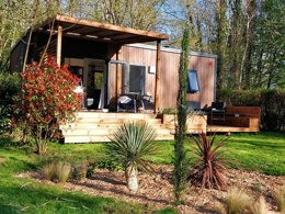 Camping Pas Cher vous présente avec son site Officiel campingpascher.fr, le Camping Brantôme Peyrelevade classé 4 étoiles, situé sur la commune de Brantome dans le département Dordogne (Aquitaine) en France. Le camping Brantôme Peyrelevade, vous présente un hébergement de type mobil-home pour 4 personnes et télévision. Le camping Brantôme Peyrelevade vous propose du sam. 09 mai au sam. 16 mai 2026 pour 7 nuits à 315€. Cette location propose 88 dates différentes pour réserver votre séjour. Découvrez également les 21 autres gammes d'hébergements du camping. Les Avis clients pour le Camping Brantôme Peyrelevade sont excellents avec une note moyenne de 8 sur 10. Rivière, Piscine chauffée, Piscine extérieure, Animations familiales, Club enfants, Aire de jeux enfants, Ping-pong, Dépôt de pain, Snack/Bar,... En savoir plus : cliquez-ICI.