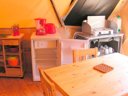 Cliquez pour découvrir toutes les photos de l'HÉBERGEMENT ! tente en toile et bois - camping Du Lac De Bournazel photo 2