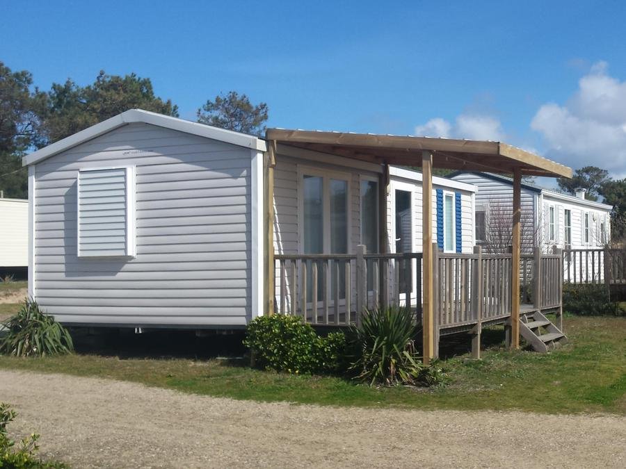 Camping Pas Cher vous présente avec son site Officiel campingpascher.fr, le Camping Soleil D'or classé 3 étoiles, situé sur la commune de Vendays Montalivet dans le département Gironde (Aquitaine) en France. Le camping Soleil D'or, vous présente un hébergement de type mobil-home de 29 m². Le camping Soleil D'or vous propose du mercredi 17 juin au mercredi 24 juin 2026, en promotion à -27% pour 7 nuits à 266 € au lieu de 368,0 € soit une Économie de 102 €. Cette location propose 74 dates différentes pour réserver votre séjour. Découvrez également les 7 autres gammes d'hébergements du camping. Aire de jeux enfants, Baby-foot, Golf, Ping-pong, Piscine, Pétanque, Surf, Voile, Bar, Restaurant, Supermarché,... En savoir plus : cliquez-ICI.