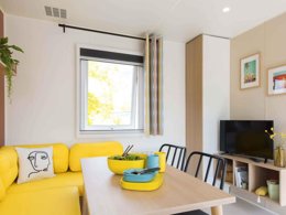 Camping Pas Cher vous présente avec son site Officiel campingpascher.fr, le Camping Soleil D'or classé 3 étoiles, situé sur la commune de Vendays Montalivet dans le département Gironde (Aquitaine) en France. Le camping Soleil D'or, vous présente un hébergement de type mobil-home de 28 m² avec climatisation et télévision. Le camping Soleil D'or vous propose du lundi 06 avril au lundi 13 avril 2026 pour 7 nuits à 260€. Cette location propose 126 dates différentes pour réserver votre séjour. Découvrez également les 6 autres gammes d'hébergements du camping. Aire de jeux enfants, Baby-foot, Golf, Ping-pong, Piscine, Pétanque, Surf, Voile, Bar, Restaurant, Supermarché,... En savoir plus : cliquez-ICI.