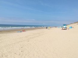 Camping Pas Cher vous présente avec son site Officiel campingpascher.fr, le Camping Soleil D'or classé 3 étoiles, situé sur la commune de Vendays Montalivet dans le département Gironde (Aquitaine) en France. Le camping Soleil D'or, vous présente un hébergement de type mobil-home de 29 m². Le camping Soleil D'or vous propose du lundi 06 avril au lundi 13 avril 2026 pour 7 nuits à 218€. Cette location propose 139 dates différentes pour réserver votre séjour. Découvrez également les 6 autres gammes d'hébergements du camping. Aire de jeux enfants, Baby-foot, Golf, Ping-pong, Piscine, Pétanque, Surf, Voile, Bar, Restaurant, Supermarché,... En savoir plus : cliquez-ICI.