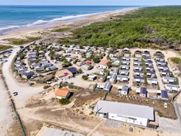 Camping Pas Cher vous présente avec son site Officiel campingpascher.fr, le Camping Soleil D'or classé 3 étoiles, situé sur la commune de Vendays Montalivet dans le département Gironde (Aquitaine) en France. Le camping Soleil D'or, vous présente un hébergement de type mobil-home. Le camping Soleil D'or vous propose du lundi 06 avril au lundi 13 avril 2026 pour 7 nuits à 232€. Cette location propose 136 dates différentes pour réserver votre séjour. Découvrez également les 6 autres gammes d'hébergements du camping. Aire de jeux enfants, Baby-foot, Golf, Ping-pong, Piscine, Pétanque, Surf, Voile, Bar, Restaurant, Supermarché,... En savoir plus : cliquez-ICI.