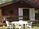 Camping Pas Cher vous présente avec son site Officiel campingpascher.fr, le Camping De L'Estuaire classé 4 étoiles, situé sur la commune de Saint Thomas De Conac dans le département Charente-maritime (Poitou Charentes) en France. Le camping De L'Estuaire, vous présente un hébergement de type chalet de 25 m² pour 4 personnes et télévision. Le camping De L'Estuaire vous propose du sam. 27 juin au sam. 04 juillet 2026 pour 7 nuits à 590€. Cette location propose 9 dates différentes pour réserver votre séjour. Découvrez également les 10 autres gammes d'hébergements du camping. Les Avis clients pour le Camping De L'Estuaire sont excellents avec une note moyenne de 8 sur 10. MerRivièreÉtang, Piscine extérieure, Animation enfants, Animations familiales, Aire de jeux enfants, Baby-foot, Centre équestre, Court de tennis, Cyclisme, Golf, Ping-pong, Piscine, Pétanque, Randonnée, Salle de fitness, Voile, Dépôt de pain, Pizzeria, Plats à emporter, Snack/Bar, Supermarché, Épicerie,... En savoir plus : cliquez-ICI.