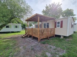 Camping Pas Cher vous présente avec son site Officiel campingpascher.fr, le Camping Vieux Moulin classé 3 étoiles, situé sur la commune de Vensac dans le département Gironde (Aquitaine) en France. Le camping Vieux Moulin, vous présente un hébergement de type mobil-home de 32 m². Le camping Vieux Moulin vous propose du jeudi 30 avril au jeudi 07 mai 2026 pour 7 nuits à 338€. Cette location propose 142 dates différentes pour réserver votre séjour. Découvrez également les 5 autres gammes d'hébergements du camping. Les Avis clients pour le Camping Vieux Moulin sont excellents avec une note moyenne de 8 sur 10. Lagon, Piscine couverte, Animations familiales, Aire de jeux enfants, Ping-pong, Surf, Terrain de beach-volley,... En savoir plus : cliquez-ICI.