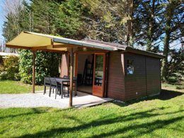 Camping Pas Cher vous présente avec son site Officiel campingpascher.fr, le Camping Des Tourbières classé 3 étoiles, situé sur la commune de Vendoire dans le département Dordogne (Aquitaine) en France. Le camping Des Tourbières, vous présente un hébergement de type tente en toile et bois de 40 m² pour 2 personnes. Le camping Des Tourbières vous proposeun séjour PAS CHER avec une REMISEdu lundi 20 avril au lundi 27 avril 2026, en promotion à -30% pour 7 nuits à 252 € au lieu de 360,0 € soit une Économie de 108 €. Cette location propose 153 dates différentes pour réserver votre séjour. Découvrez également les 12 autres gammes d'hébergements du camping. Les Avis clients pour le Camping Des Tourbières sont excellents avec une note moyenne de 8 sur 10. Piscine chauffée, Piscine extérieure, Animations familiales, Aire de jeux enfants, Baby-foot, Ping-pong, Piscine, Pétanque, Terrain multisports, Bar, Boulangerie, Épicerie,... En savoir plus : cliquez-ICI.