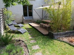 Camping Pas Cher vous présente avec son site Officiel campingpascher.fr, le Camping Des Tourbières classé 3 étoiles, situé sur la commune de Vendoire dans le département Dordogne (Aquitaine) en France. Le camping Des Tourbières, vous présente un hébergement de type maison de campagne de 90 m² pour 2 personnes. Le camping Des Tourbières vous proposeun séjour PAS CHER avec une REMISEdu jeudi 30 avril au jeudi 07 mai 2026, en promotion à -30% pour 7 nuits à 652,50 € au lieu de 932,5 € soit une Économie de 280 €. Cette location propose 109 dates différentes pour réserver votre séjour. Découvrez également les 12 autres gammes d'hébergements du camping. Les Avis clients pour le Camping Des Tourbières sont excellents avec une note moyenne de 8 sur 10. Piscine chauffée, Piscine extérieure, Animations familiales, Aire de jeux enfants, Baby-foot, Ping-pong, Piscine, Pétanque, Terrain multisports, Bar, Boulangerie, Épicerie,... En savoir plus : cliquez-ICI.