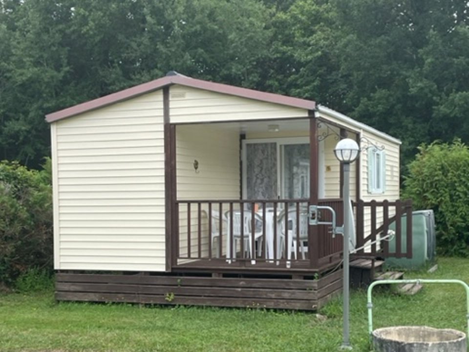Camping Pas Cher vous présente avec son site Officiel campingpascher.fr, le Établissement L'Etang Bleu, situé sur la commune de Vieux Mareuil dans le département Dordogne (Aquitaine) en France. L'établissement L'Etang Bleu vous propose un hébergement de type mobilhome de 28 m². L'établissement vous propose 4 autres types d'hébergements. Découvrez tous nos séjours à petits prix dans la commune et aux alentours de Vieux Mareuil du département : Dordogne (Aquitaine).... En savoir plus : cliquez-ICI.