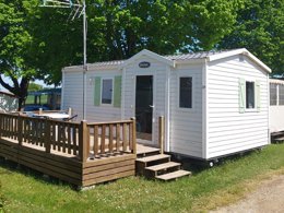 Camping Pas Cher vous présente avec son site Officiel campingpascher.fr, le Camping Bellevue classé 2 étoiles, situé sur la commune de Barzan dans le département Charente-maritime (Poitou Charentes) en France. Le camping Bellevue, vous présente un hébergement de type mobil-home de 20 m² et télévision. Le camping Bellevue vous propose du sam. 30 mai au sam. 06 juin 2026 pour 7 nuits à 215€. Cette location propose 185 dates différentes pour réserver votre séjour. Découvrez également les 3 autres gammes d'hébergements du camping. Les Avis clients pour le Camping Bellevue sont de 7 sur 10. Piscine chauffée, Piscine extérieure, Aire de jeux enfants, Baby-foot, Centre équestre, Pétanque, Voile, Bar, Boulangerie, Snack/Bar,... En savoir plus : cliquez-ICI.