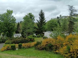 Camping Pas Cher vous présente avec son site Officiel campingpascher.fr, le Camping La Vallée classé 2 étoiles, situé sur la commune de La Tour D'auvergne dans le département Puy-de-dôme (Auvergne) en France. Le camping La Vallée, vous présente un hébergement de type mobil-home pour 4 personnes et télévision. Le camping La Vallée vous propose du dimanche 10 mai au dimanche 17 mai 2026 pour 7 nuits à 437€. Cette location propose 70 dates différentes pour réserver votre séjour. Découvrez également les 23 autres gammes d'hébergements du camping. Les Avis clients pour le Camping La Vallée sont excellents avec une note moyenne de 8 sur 10. Animations familiales, Aire de jeux enfants, Baby-foot, Boulangerie, Bureau de tabac, Dépôt de pain, Snack/Bar, Épicerie,... En savoir plus : cliquez-ICI.