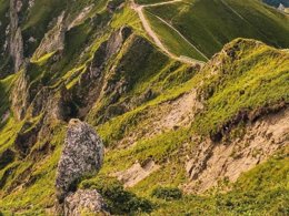 Camping Pas Cher vous présente avec son site Officiel campingpascher.fr, le Camping La Vallée classé 2 étoiles, situé sur la commune de La Tour D'auvergne dans le département Puy-de-dôme (Auvergne) en France. Le camping La Vallée, vous présente un hébergement de type mobil-home de 21 m² pour 3 personnes et télévision. Le camping La Vallée vous propose du dimanche 10 mai au dimanche 17 mai 2026 pour 7 nuits à 379.5€. Cette location propose 75 dates différentes pour réserver votre séjour. Découvrez également les 23 autres gammes d'hébergements du camping. Les Avis clients pour le Camping La Vallée sont excellents avec une note moyenne de 8 sur 10. Animations familiales, Aire de jeux enfants, Baby-foot, Boulangerie, Bureau de tabac, Dépôt de pain, Snack/Bar, Épicerie,... En savoir plus : cliquez-ICI.