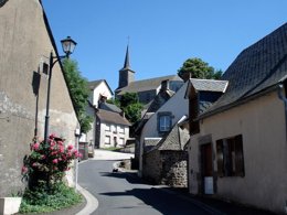 Camping Pas Cher vous présente avec son site Officiel campingpascher.fr, le Camping La Vallée classé 2 étoiles, situé sur la commune de La Tour D'auvergne dans le département Puy-de-dôme (Auvergne) en France. Le camping La Vallée, vous présente un hébergement de type tente pour 2 personnes. Le camping La Vallée vous propose du dimanche 10 mai au dimanche 17 mai 2026 pour 7 nuits à 322€. Cette location propose 120 dates différentes pour réserver votre séjour. Découvrez également les 23 autres gammes d'hébergements du camping. Les Avis clients pour le Camping La Vallée sont excellents avec une note moyenne de 8 sur 10. Animations familiales, Aire de jeux enfants, Baby-foot, Boulangerie, Bureau de tabac, Dépôt de pain, Snack/Bar, Épicerie,... En savoir plus : cliquez-ICI.