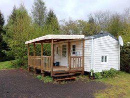 Camping Pas Cher vous présente avec son site Officiel campingpascher.fr, le Camping La Vallée classé 2 étoiles, situé sur la commune de La Tour D'auvergne dans le département Puy-de-dôme (Auvergne) en France. Le camping La Vallée, vous présente un hébergement de type mobil-home de 21 m² pour 3 personnes et télévision. Le camping La Vallée vous propose du dimanche 10 mai au dimanche 17 mai 2026 pour 7 nuits à 379.5€. Cette location propose 75 dates différentes pour réserver votre séjour. Découvrez également les 23 autres gammes d'hébergements du camping. Les Avis clients pour le Camping La Vallée sont excellents avec une note moyenne de 8 sur 10. Animations familiales, Aire de jeux enfants, Baby-foot, Boulangerie, Bureau de tabac, Dépôt de pain, Snack/Bar, Épicerie,... En savoir plus : cliquez-ICI.