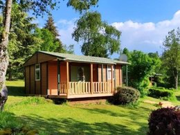Camping Pas Cher vous présente avec son site Officiel campingpascher.fr, le Camping La Vallée classé 2 étoiles, situé sur la commune de La Tour D'auvergne dans le département Puy-de-dôme (Auvergne) en France. Le camping La Vallée, vous présente un hébergement de type chalet pour 6 personnes et télévision. Le camping La Vallée vous propose du dimanche 10 mai au dimanche 17 mai 2026 pour 7 nuits à 483€. Cette location propose 75 dates différentes pour réserver votre séjour. Découvrez également les 23 autres gammes d'hébergements du camping. Les Avis clients pour le Camping La Vallée sont excellents avec une note moyenne de 8 sur 10. Animations familiales, Aire de jeux enfants, Baby-foot, Boulangerie, Bureau de tabac, Dépôt de pain, Snack/Bar, Épicerie,... En savoir plus : cliquez-ICI.